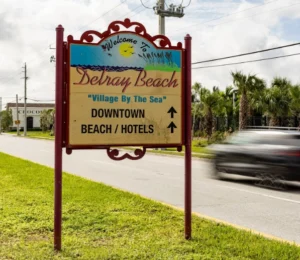 Welcome To Delray Beach sign promoting we buy junk cars Delray Beach
