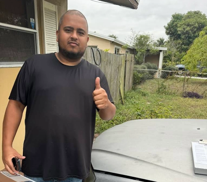 A satisfied customer giving a thumbs-up after using the buy junk cars Pompano Beach service from Hercules Buys Junk Cars.